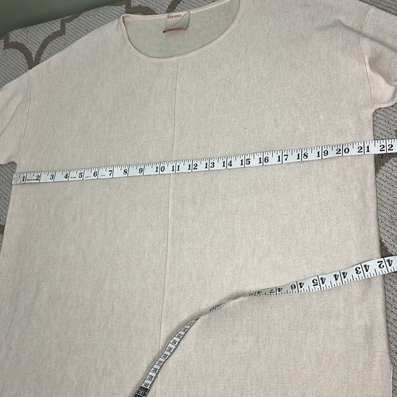 Kerisma Elegant Cream Mercerized wool blend lightweight high low sweater, M/L - Picture 6 of 17